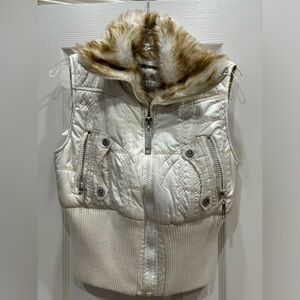 Super cute vest with faux fur